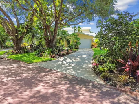 1153 Williams Dr S, Saint Petersburg, FL 33705