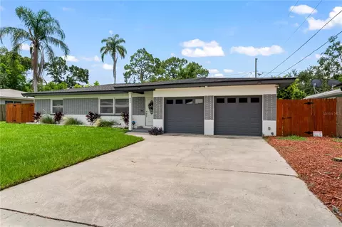 949 Lake Dr, Dunedin, FL 34698