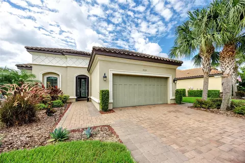 9725 Highland Park Pl, Palmetto, FL 34221