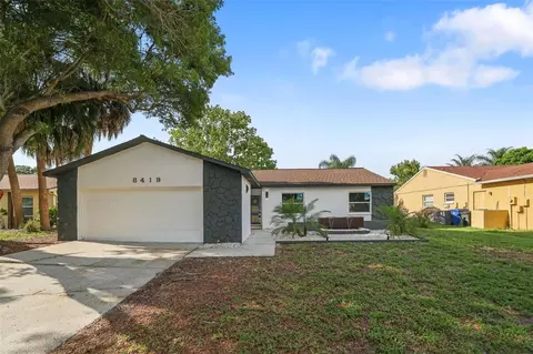 8419 Somerset Dr, Largo, FL 33773