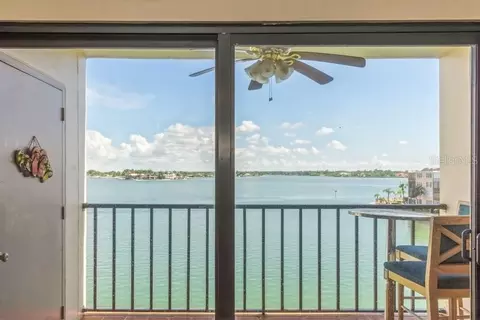 7700 Sun Island Dr S #406, South Pasadena, FL 33707