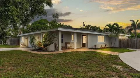 10301 Temple Way, Seminole, FL 33772