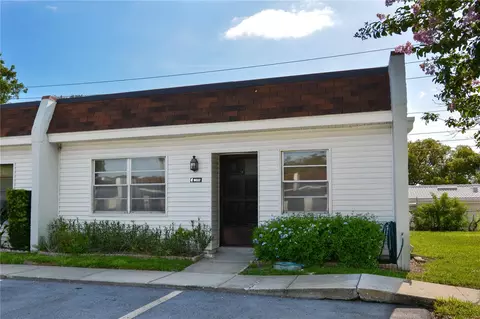 9032 Mission Oaks Blvd, Seminole, FL 33776