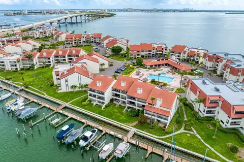 132 1st St E #105, Saint Petersburg, FL 33715