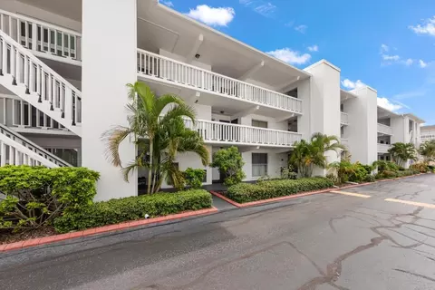 2944 W Bay Dr #305, Belleair Bluffs, FL 33770