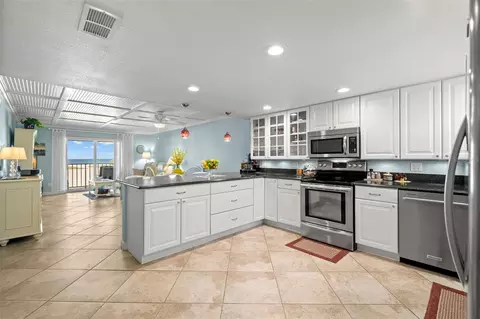11000 Gulf Blvd #301, Treasure Island, FL 33706