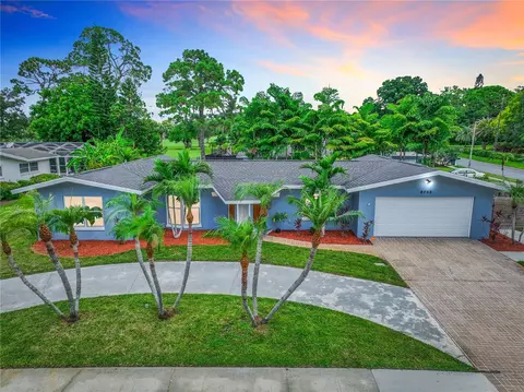 8733 Hershey Ln, Seminole, FL 33777