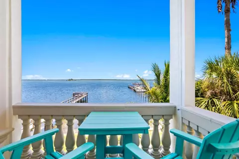 1340 Bayshore Blvd #101, Dunedin, FL 34698
