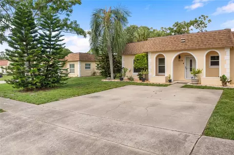 9878 86th St, Seminole, FL 33777
