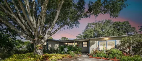 253 Sunlit Cove Dr NE, Saint Petersburg, FL 33702