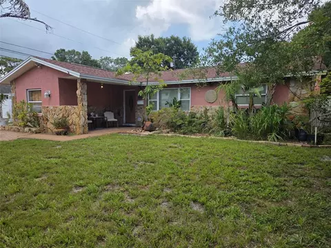 8665 Mockingbird Ln, Seminole, FL 33777