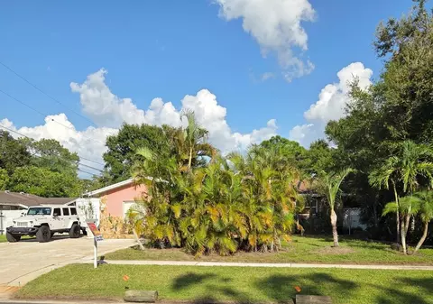 8665 Mockingbird Ln, Seminole, FL 33777