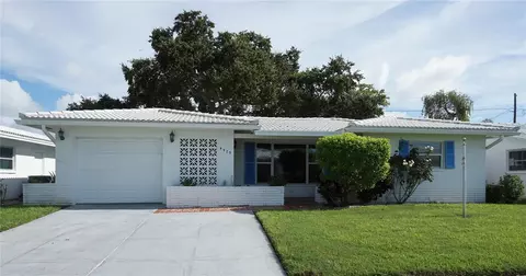 4525 100th Ave N #2, Pinellas Park, FL 33782
