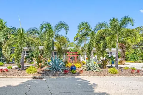 250 Bel Forest Dr, Belleair Bluffs, FL 33770