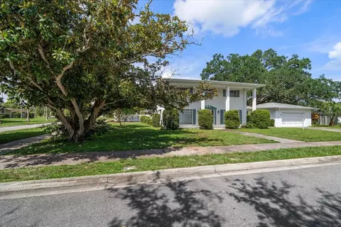 24 Fountain Sq, Belleair, FL 33756