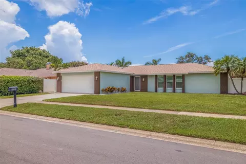 9484 133rd St, Seminole, FL 33776
