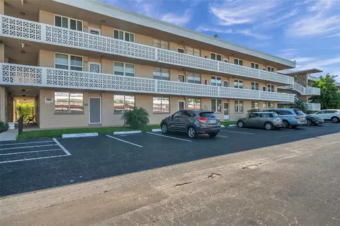 5095 Bay St NE #315, Saint Petersburg, FL 33703