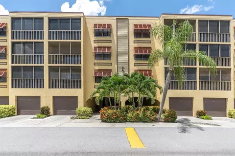 5817 Park St N #402, Saint Petersburg, FL 33709