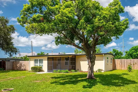 11050 106th St, Largo, FL 33773