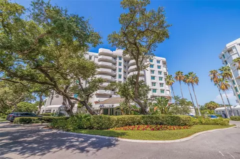 1 Seaside Ln #104, Belleair, FL 33756