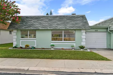 6835 Versailles N #7, Pinellas Park, FL 33781