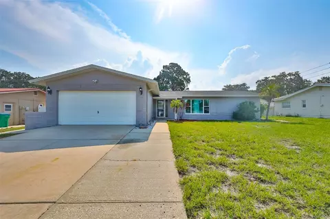 8623 139th St, Seminole, FL 33776