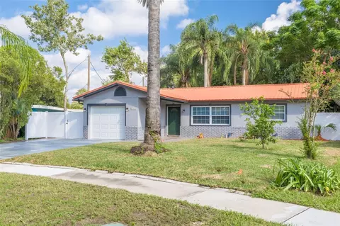 8470 Lantana Dr, Seminole, FL 33777
