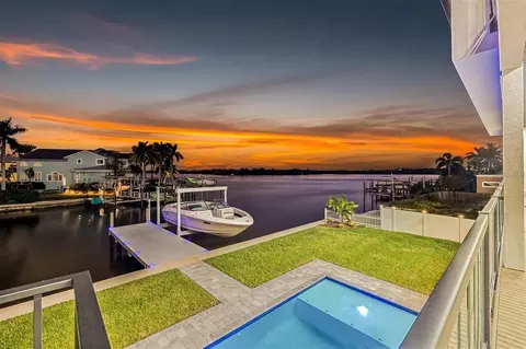 2121 Bayou Grande Blvd NE, Saint Petersburg, FL 33703