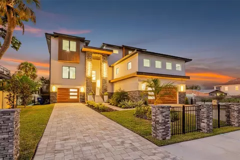 2121 Bayou Grande Blvd NE, Saint Petersburg, FL 33703