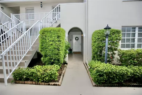 919 Osceola Rd #106, Belleair, FL 33756