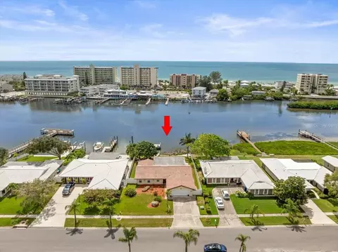 10434 Sovereign Dr, Largo, FL 33774