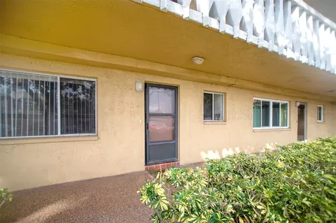 8950 Park Blvd #104, Seminole, FL 33777