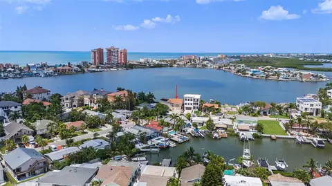 102 Wall St, Redington Shores, FL 33708