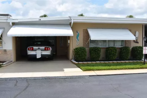 250 Rosery Rd NW #318, Largo, FL 33770