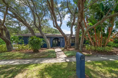 9753 136th St, Seminole, FL 33776