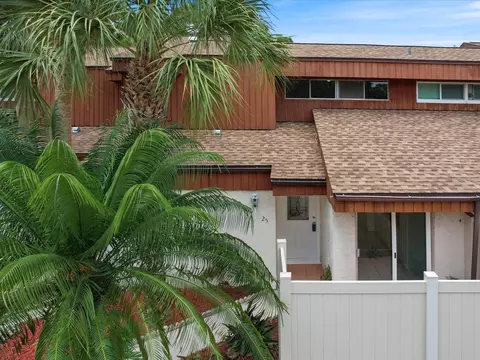 2056 Sunset Point Rd #25, Clearwater, FL 33765