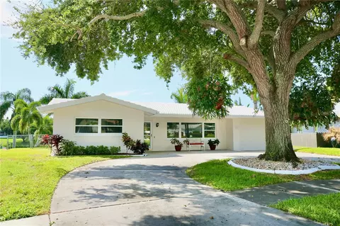 522 Shore Dr, Largo, FL 33771
