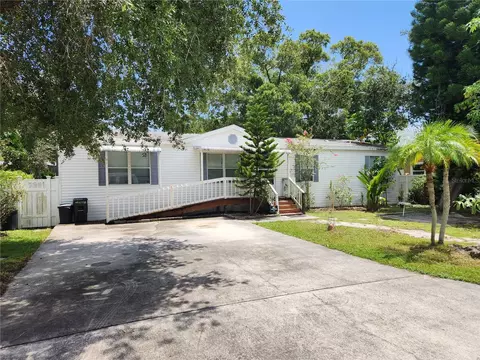 12301 Land St, Largo, FL 33773