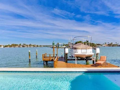 16213 Redington Dr, Redington Beach, FL 33708