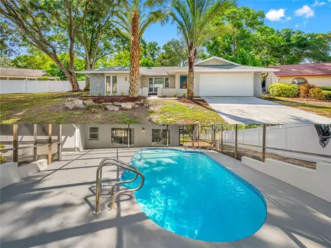 215 Hollow Oak Ct, Tarpon Springs, FL 34689