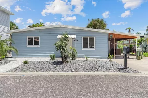 18053 2nd St E, Redington Shores, FL 33708