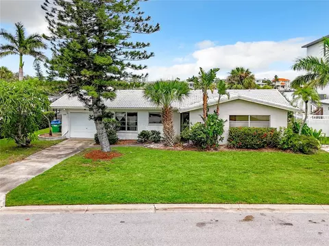 186 Bath Club Blvd N, North Redington Beach, FL 33708