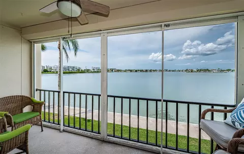 7920 Sun Island Dr S #201, South Pasadena, FL 33707
