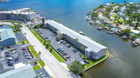 1893 Shore Dr S #206, South Pasadena, FL 33707