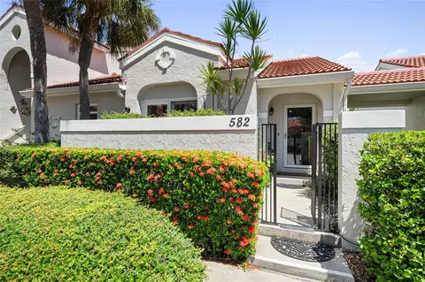 582 Andorra Cir NE, Saint Petersburg, FL 33703