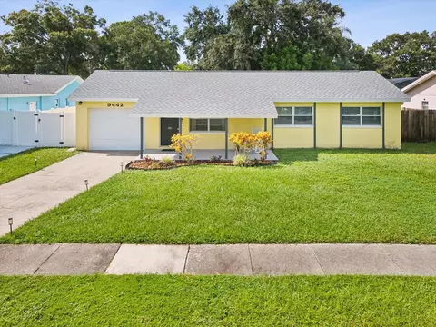 9442 Scott Dr, Seminole, FL 33777