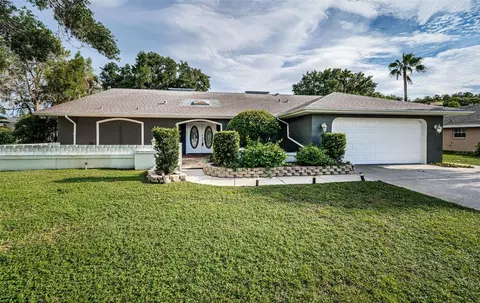 3832 Sunrise Ln, Tarpon Springs, FL 34688