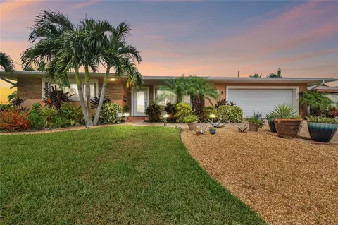 2200 W Bay Isle Dr SE, Saint Petersburg, FL 33705