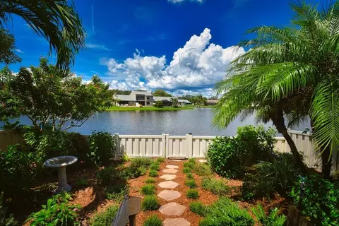 903 San Carlos Ave NE, Saint Petersburg, FL 33702
