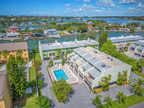 320 Windrush Blvd #4, Indian Rocks Beach, FL 33785